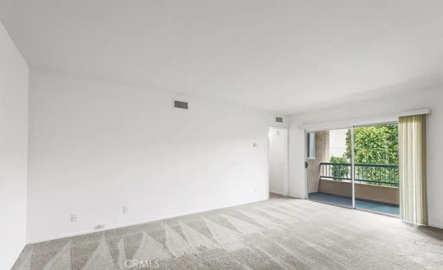 18307 Burbank 68, Tarzana, CA 91356