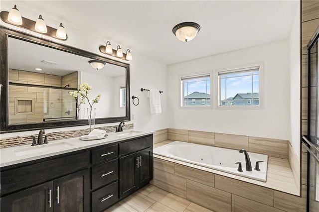 4212 SW Stoney Brook Drive, Lee's Summit, MO 64082