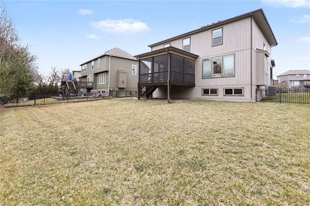 4212 SW Stoney Brook Drive, Lee's Summit, MO 64082