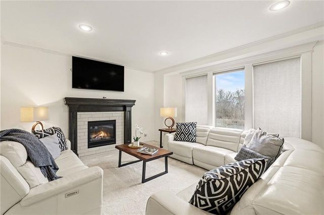 4212 SW Stoney Brook Drive, Lee's Summit, MO 64082