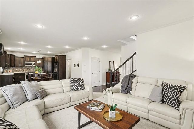 4212 SW Stoney Brook Drive, Lee's Summit, MO 64082