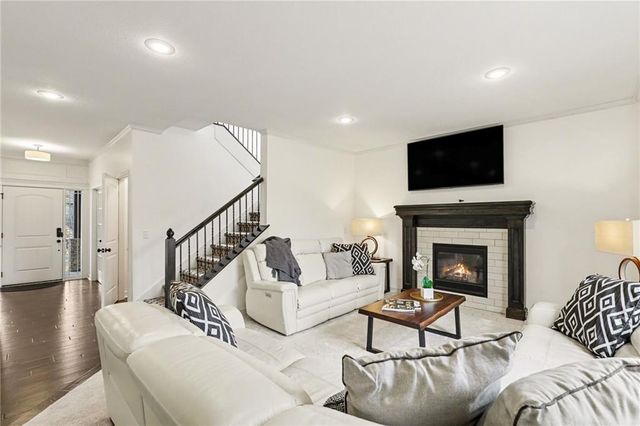 4212 SW Stoney Brook Drive, Lee's Summit, MO 64082