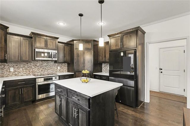 4212 SW Stoney Brook Drive, Lee's Summit, MO 64082