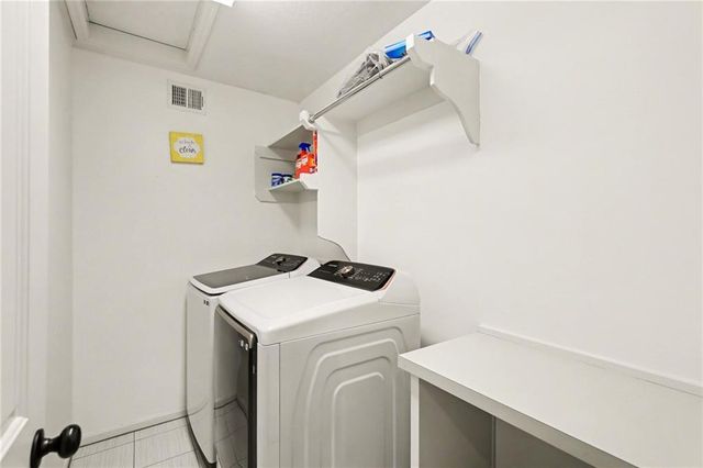 4212 SW Stoney Brook Drive, Lee's Summit, MO 64082