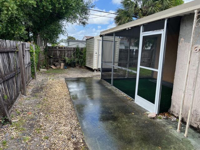 3851 NW 4th Place, Lauderhill, FL 33311