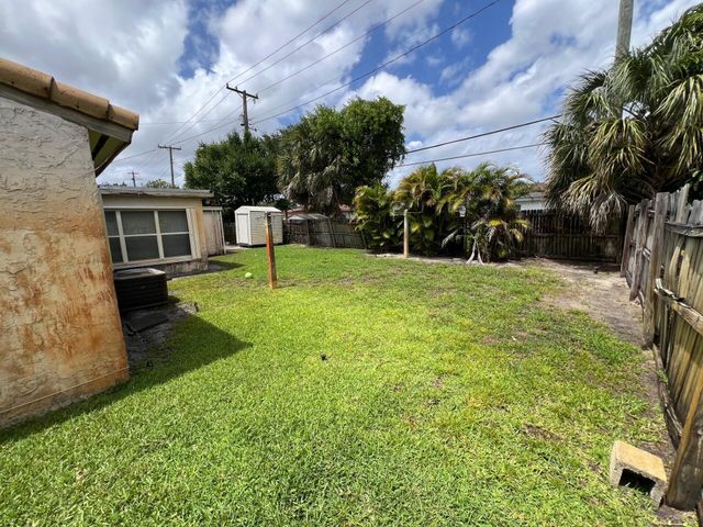 3851 NW 4th Place, Lauderhill, FL 33311