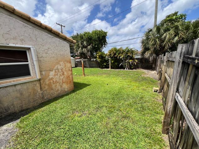 3851 NW 4th Place, Lauderhill, FL 33311