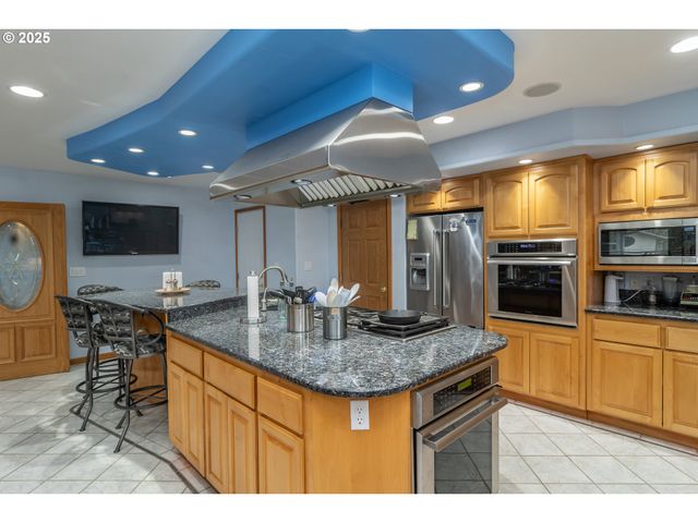 1821 Nw SELLWOOD St, Roseburg, OR 97471