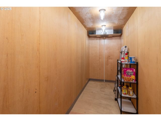 1821 Nw SELLWOOD St, Roseburg, OR 97471