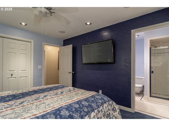 1821 Nw SELLWOOD St, Roseburg, OR 97471