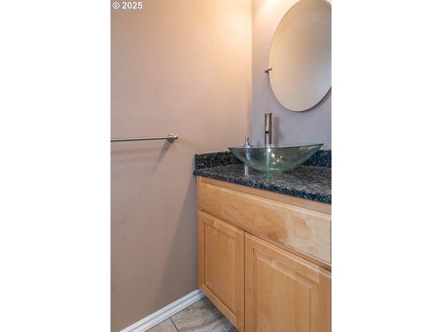 1821 Nw SELLWOOD St, Roseburg, OR 97471