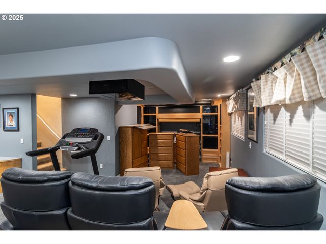 1821 Nw SELLWOOD St, Roseburg, OR 97471