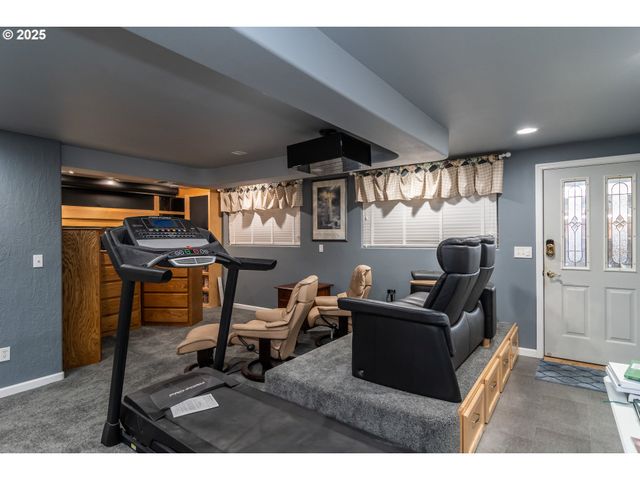 1821 Nw SELLWOOD St, Roseburg, OR 97471