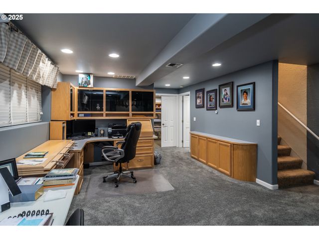 1821 Nw SELLWOOD St, Roseburg, OR 97471