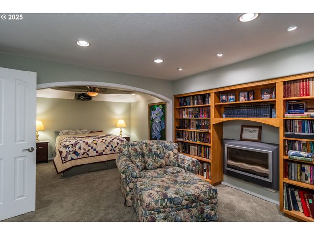 1821 Nw SELLWOOD St, Roseburg, OR 97471