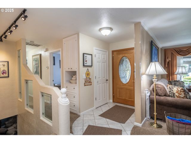 1821 Nw SELLWOOD St, Roseburg, OR 97471