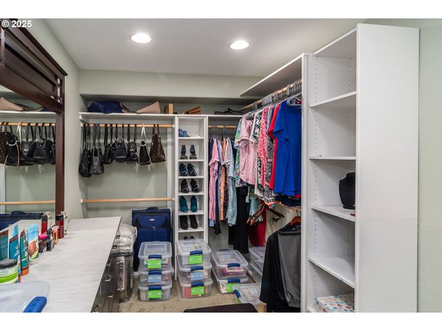 1821 Nw SELLWOOD St, Roseburg, OR 97471