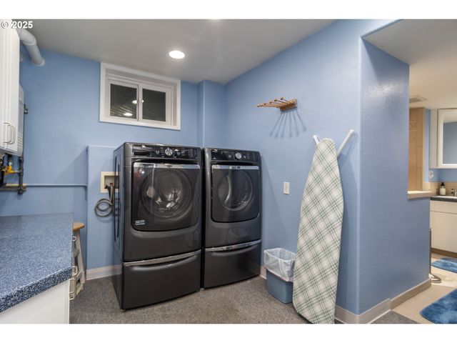 1821 Nw SELLWOOD St, Roseburg, OR 97471