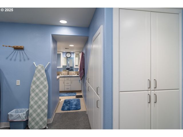 1821 Nw SELLWOOD St, Roseburg, OR 97471