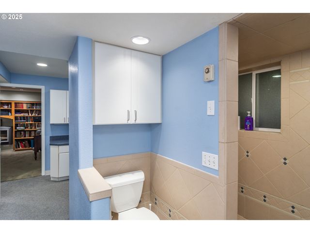 1821 Nw SELLWOOD St, Roseburg, OR 97471