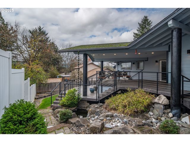 1821 Nw SELLWOOD St, Roseburg, OR 97471