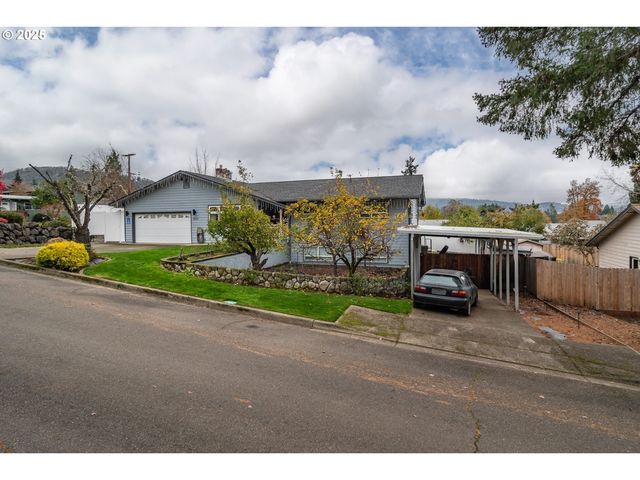 1821 Nw SELLWOOD St, Roseburg, OR 97471