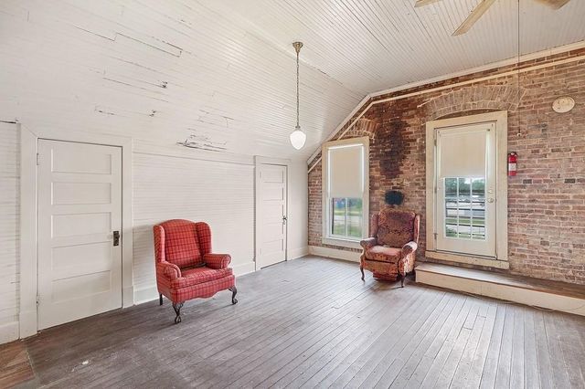 107 E Main Street, Eagle Lake, TX 77434