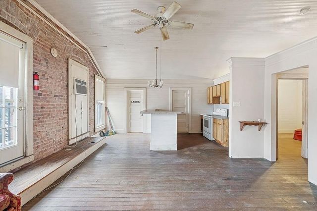 107 E Main Street, Eagle Lake, TX 77434