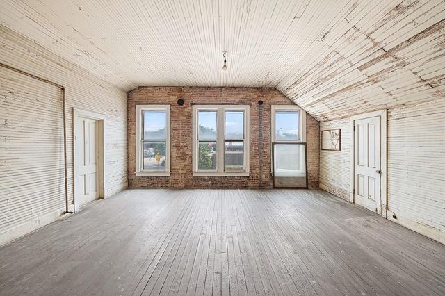 107 E Main Street, Eagle Lake, TX 77434