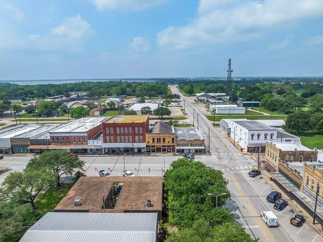 107 E Main Street, Eagle Lake, TX 77434