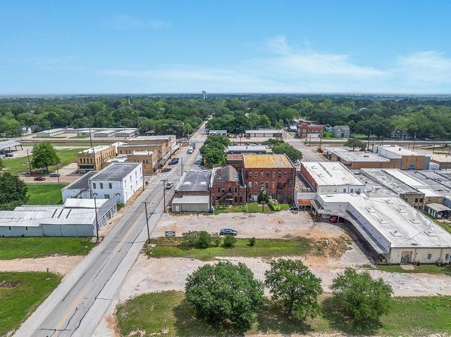 107 E Main Street, Eagle Lake, TX 77434