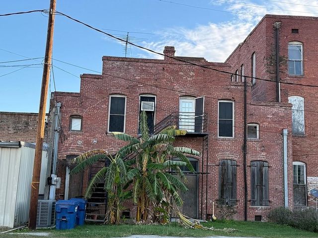 107 E Main Street, Eagle Lake, TX 77434