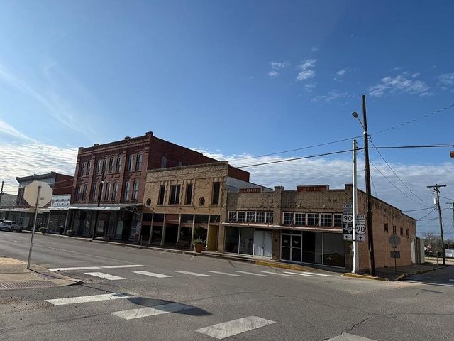 107 E Main Street, Eagle Lake, TX 77434