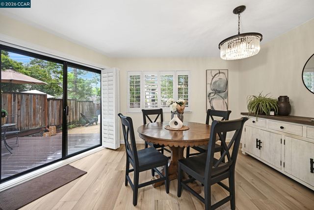 327 Sycamore Hill Ct, Danville, CA 94526