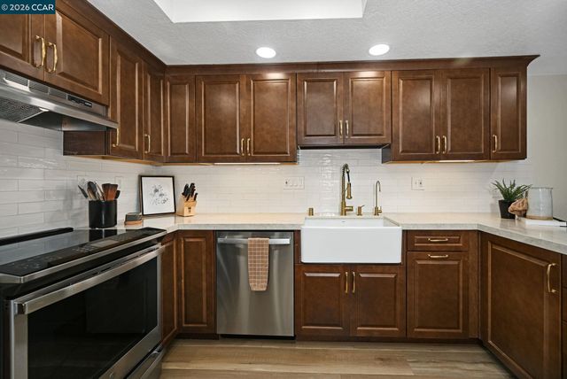 327 Sycamore Hill Ct, Danville, CA 94526