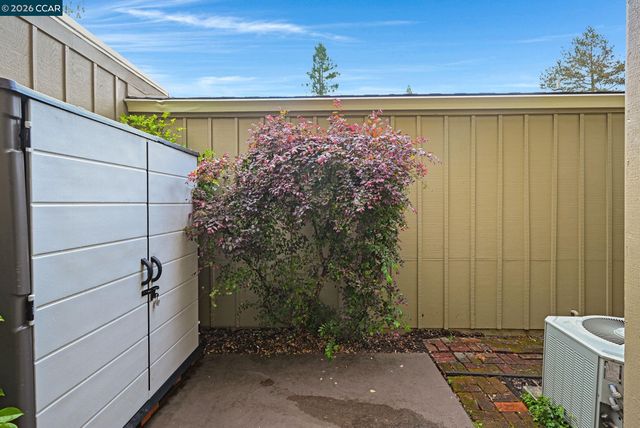327 Sycamore Hill Ct, Danville, CA 94526
