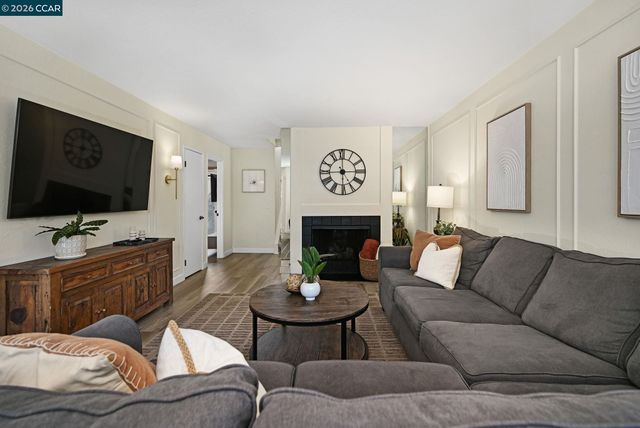 327 Sycamore Hill Ct, Danville, CA 94526