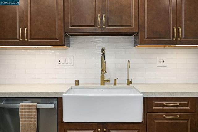 327 Sycamore Hill Ct, Danville, CA 94526