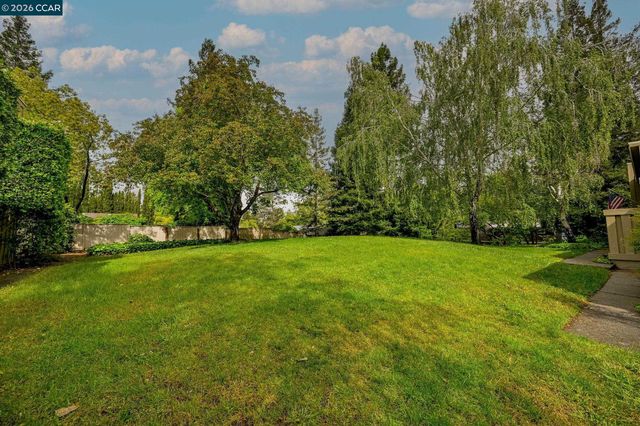 327 Sycamore Hill Ct, Danville, CA 94526