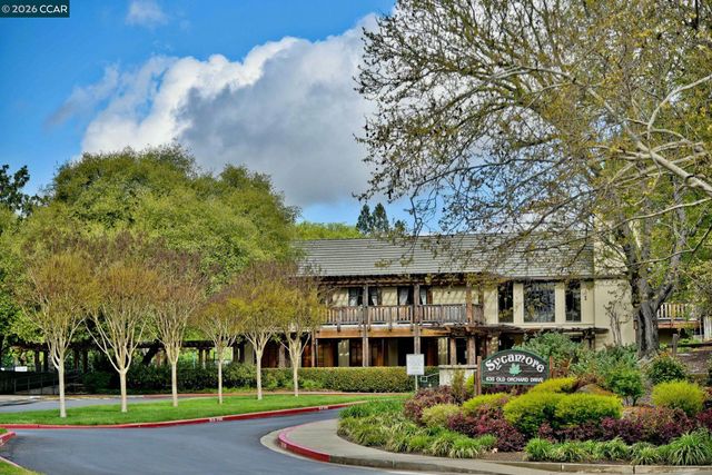 327 Sycamore Hill Ct, Danville, CA 94526