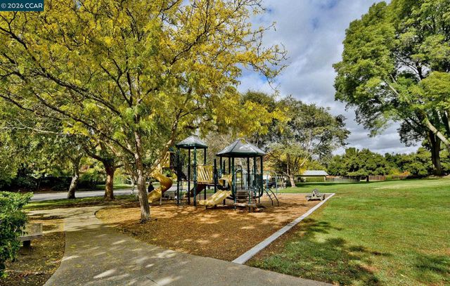 327 Sycamore Hill Ct, Danville, CA 94526