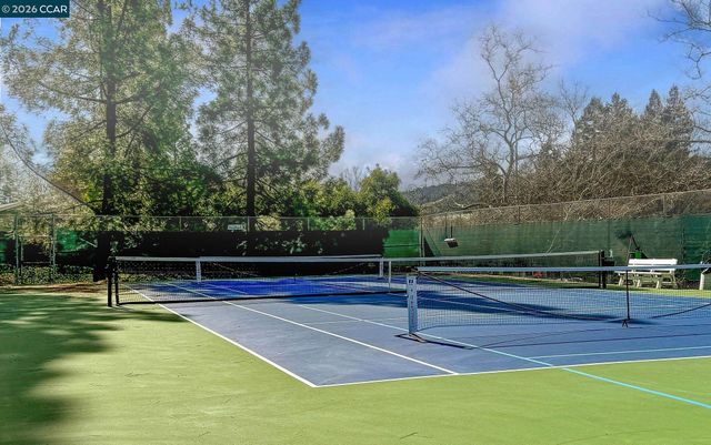 327 Sycamore Hill Ct, Danville, CA 94526