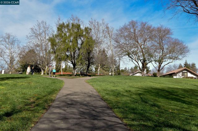 327 Sycamore Hill Ct, Danville, CA 94526
