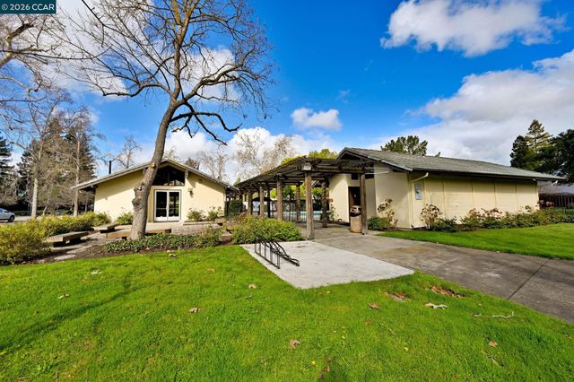 327 Sycamore Hill Ct, Danville, CA 94526