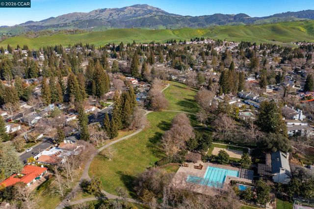 327 Sycamore Hill Ct, Danville, CA 94526