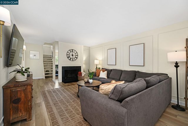 327 Sycamore Hill Ct, Danville, CA 94526