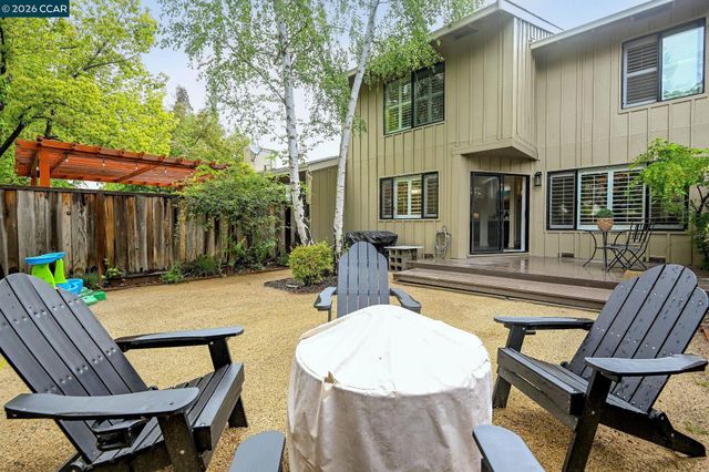327 Sycamore Hill Ct, Danville, CA 94526