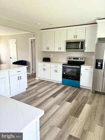 28 SANFORD DRIVE, Newark, DE 19713