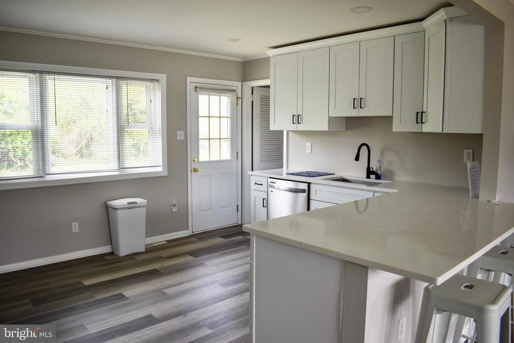 28 SANFORD DRIVE, Newark, DE 19713