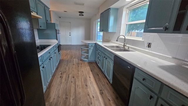 7449 Monterrey Drive, Fort Worth, TX 76112
